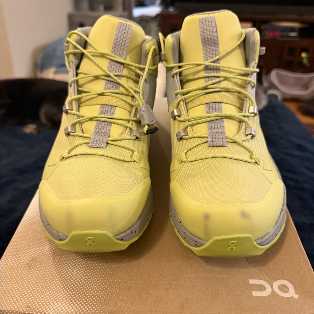 On Cloudventure Waterproof Mid Hiking Shoe - Lime/Gray-size 9 woman’s NEW - Picture 2 of 9